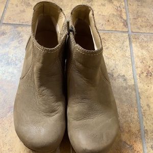 Dansko Maria Boots Taupe milled Nubuck